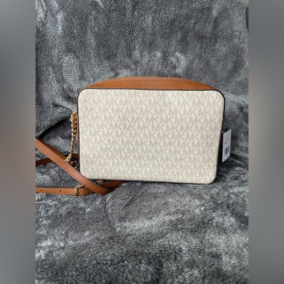 Michael Kors Jet Set LG EW Crossbody - Picture 3 of 6